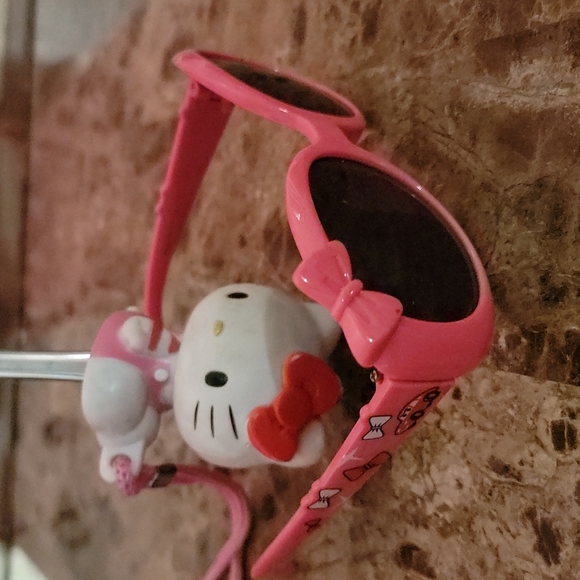 Hello Kitty Umbrella and Sunnies 🕶 - Picture 5 of 15